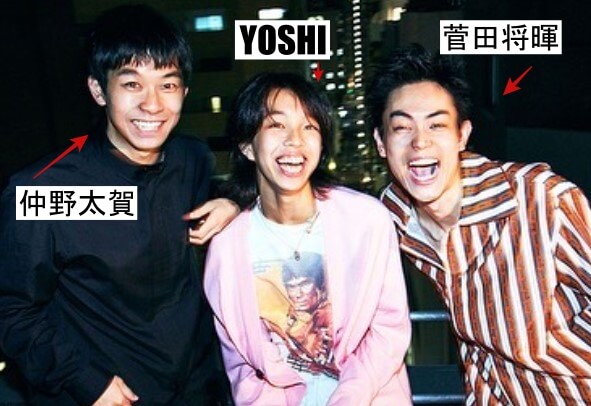YOSHIが映画で共演した菅田将暉と仲野太賀の３ショット画像
