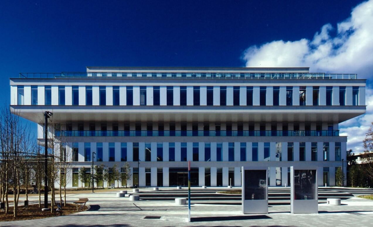 群馬県高崎市立中央図書館・高崎市総合保健センターの外観画像