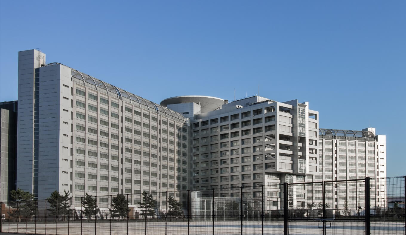 東京拘置所の外観画像